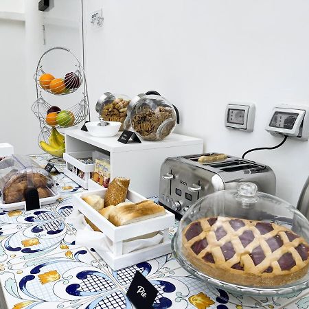 Villa Gabriella - Rooms & Breakfast Сант'Анджелло Экстерьер фото